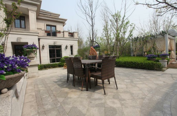 北京遠(yuǎn)洋天著車庫環(huán)氧地坪翻新