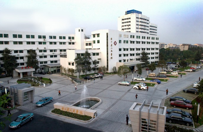 浙江省人民醫(yī)院地下車庫環(huán)氧地坪翻新