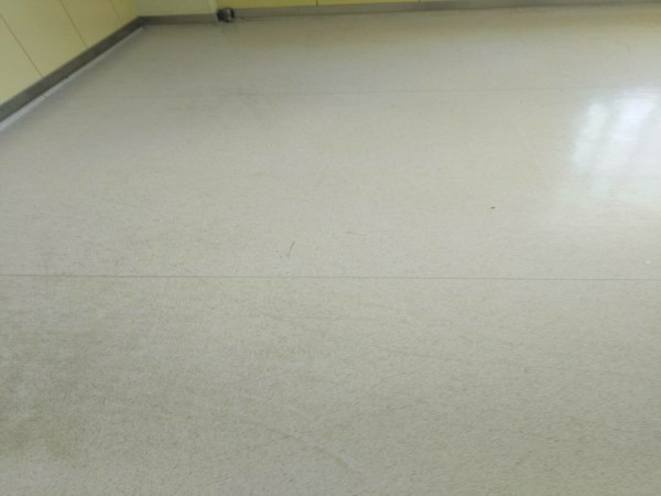 哈醫(yī)二院住院部PVC地板翻新前