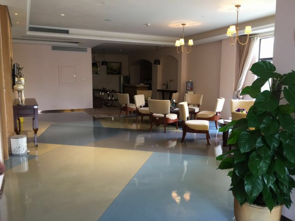 大廳PVC地板養(yǎng)護后 大廳PVC地板養(yǎng)護后