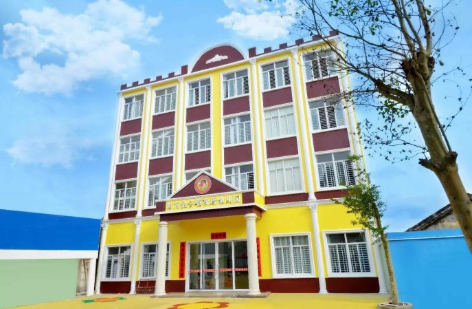 太原市金字塔幼兒園PVC地板翻新和亞麻地板翻新-航特地坪漆廠家