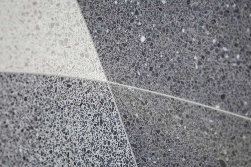 環(huán)氧磨石地坪施工方案復(fù)雜嗎？哪個環(huán)氧磨石地坪廠家比較好？