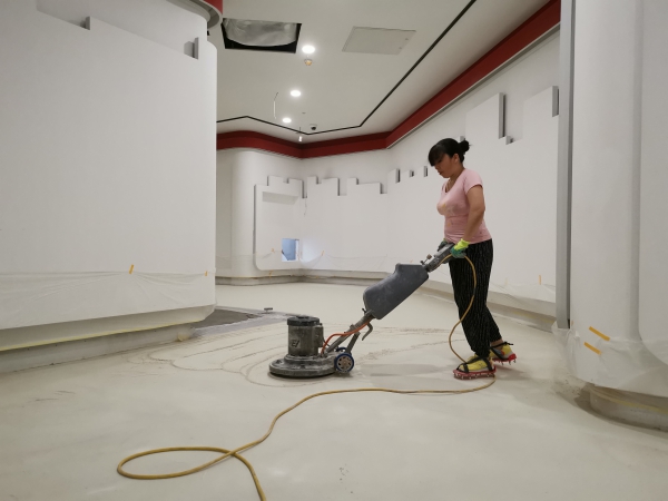 環(huán)氧彩砂地坪漆多少錢一平米