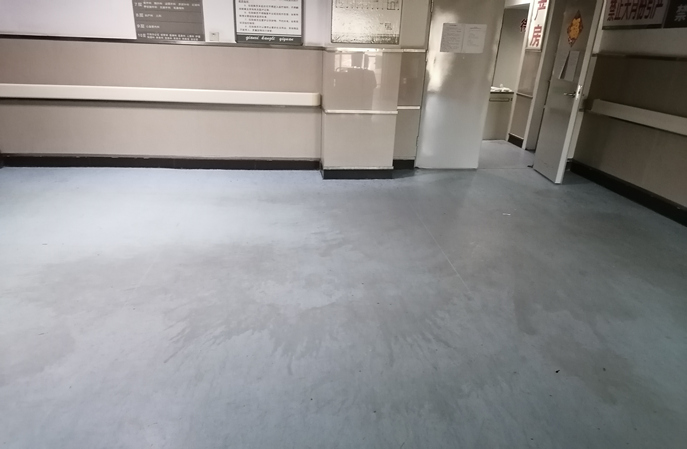 塑立得對塑膠地板翻新后的耐磨性和普通地板漆相比如何？