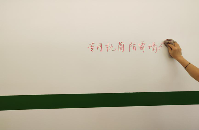 醫(yī)院病房墻面都是油頭垢面，不太好擦洗，該怎么辦？