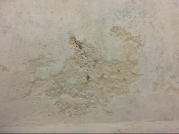 破損嚴(yán)重的水泥地